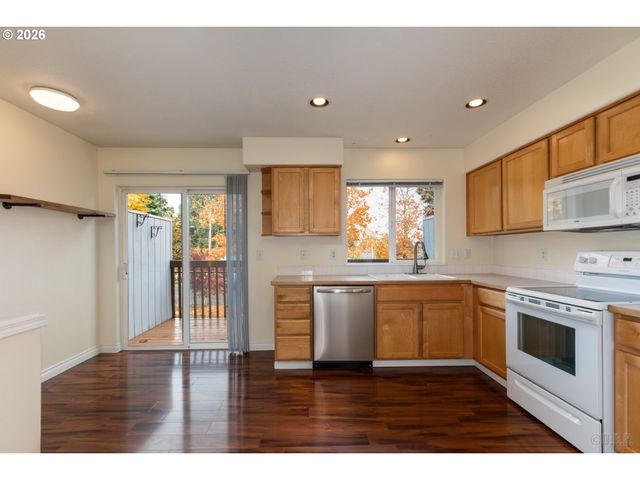6621 N COLUMBIA Way, Portland, OR 97203