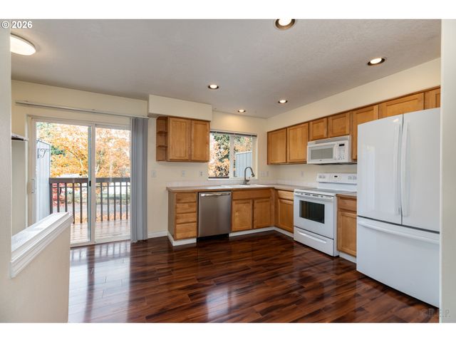 6621 N COLUMBIA Way, Portland, OR 97203