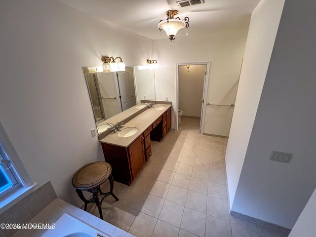 4 Salter Court, Manalapan, NJ 07726