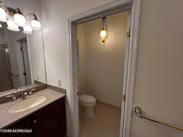 4 Salter Court, Manalapan, NJ 07726