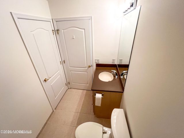 4 Salter Court, Manalapan, NJ 07726