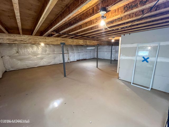 4 Salter Court, Manalapan, NJ 07726