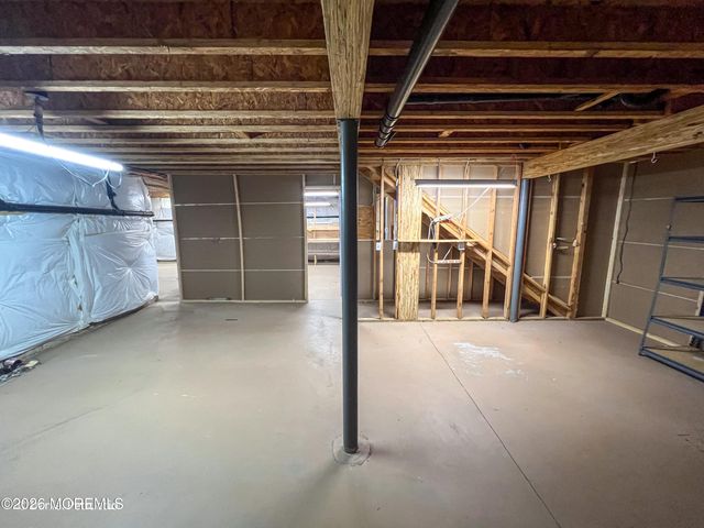 4 Salter Court, Manalapan, NJ 07726