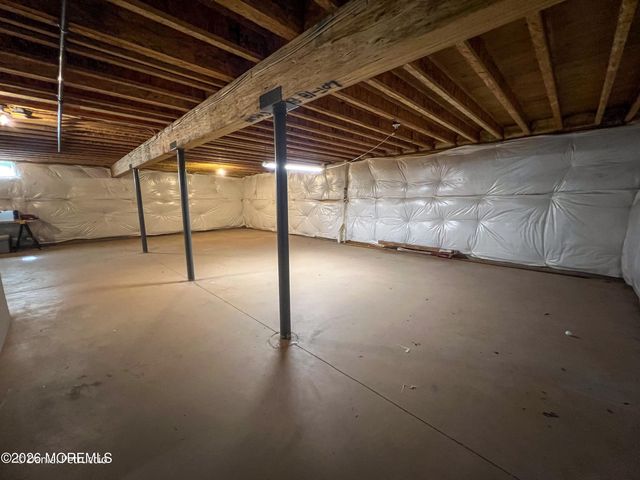 4 Salter Court, Manalapan, NJ 07726