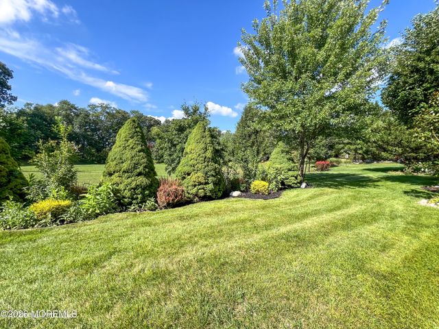 4 Salter Court, Manalapan, NJ 07726