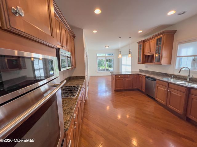 4 Salter Court, Manalapan, NJ 07726