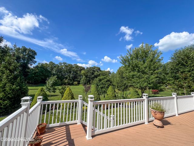 4 Salter Court, Manalapan, NJ 07726