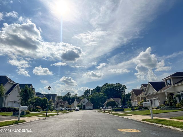 4 Salter Court, Manalapan, NJ 07726