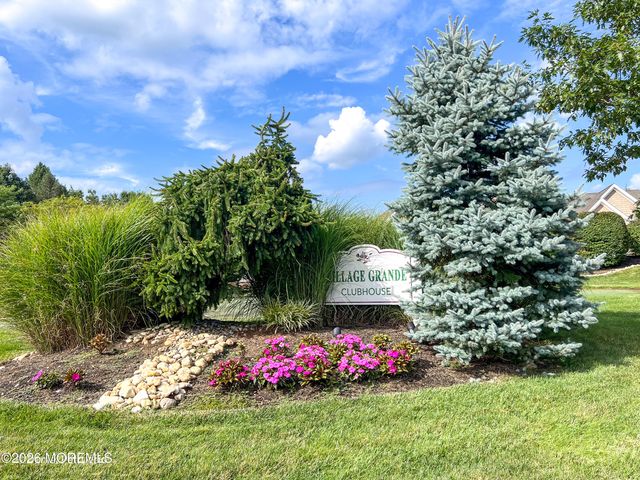 4 Salter Court, Manalapan, NJ 07726