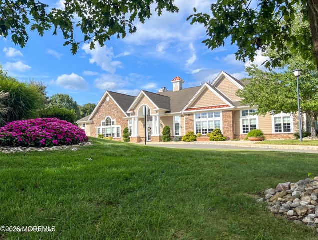 4 Salter Court, Manalapan, NJ 07726