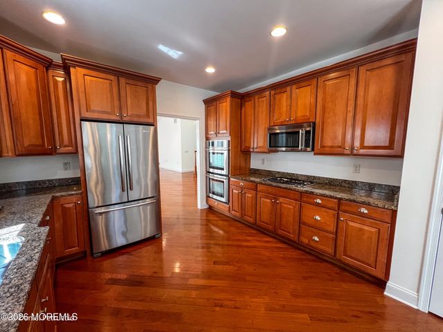 4 Salter Court, Manalapan, NJ 07726