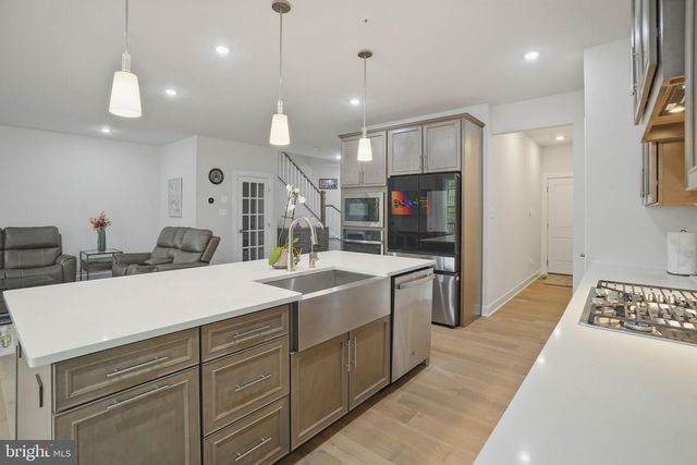 411 W PONDS EDGE DR, Media, PA 19063