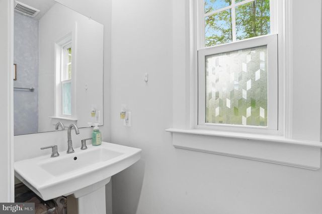411 W PONDS EDGE DR, Media, PA 19063
