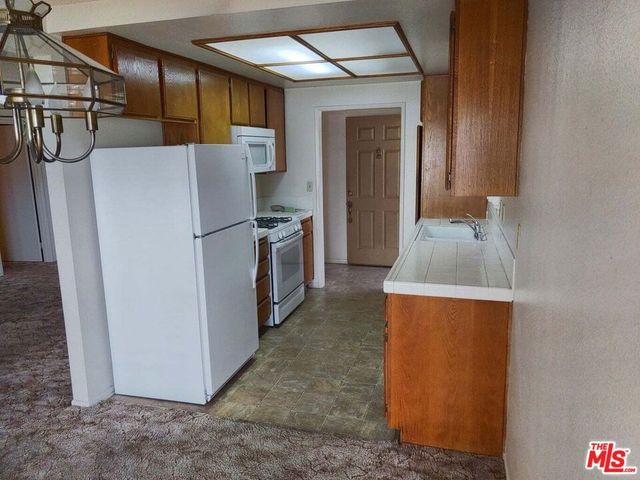 2825 Dartmouth Drive, Lancaster, CA 93536