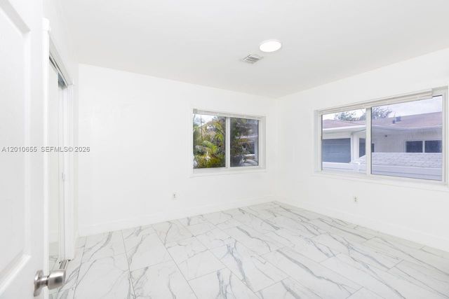 15925 NE 18th Avenue, North Miami Beach, FL 33162