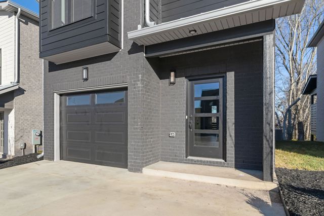 60 Dutch Dr, Clarksville, TN 37043