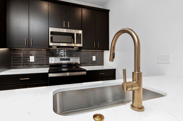 60 Dutch Dr, Clarksville, TN 37043