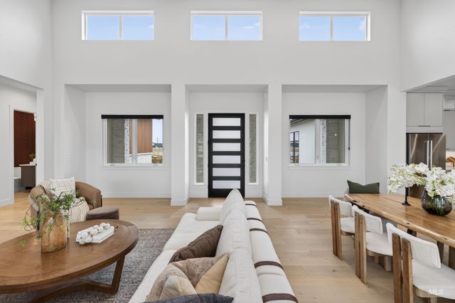 7786 W Diamond Lake Dr, Boise, ID 83714