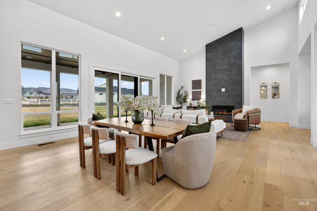 7786 W Diamond Lake Dr, Boise, ID 83714