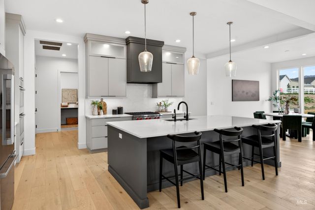 7786 W Diamond Lake Dr, Boise, ID 83714