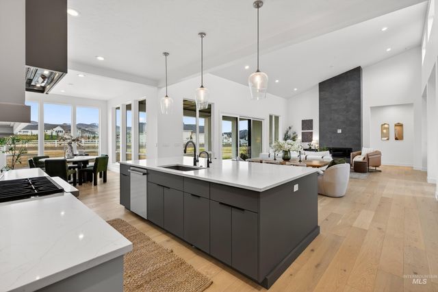 7786 W Diamond Lake Dr, Boise, ID 83714