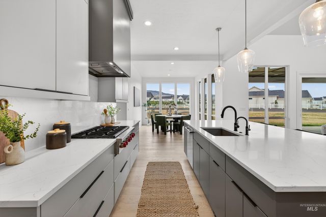 7786 W Diamond Lake Dr, Boise, ID 83714