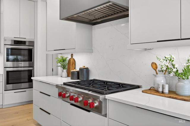 7786 W Diamond Lake Dr, Boise, ID 83714