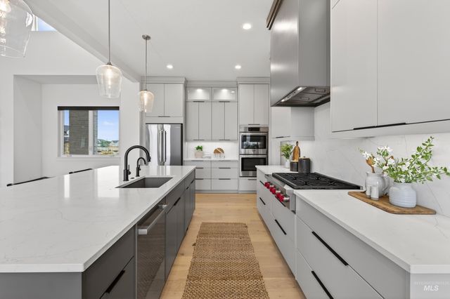 7786 W Diamond Lake Dr, Boise, ID 83714