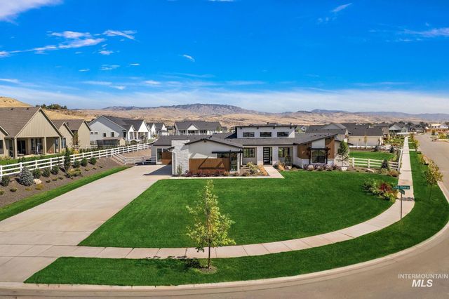 7786 W Diamond Lake Dr, Boise, ID 83714