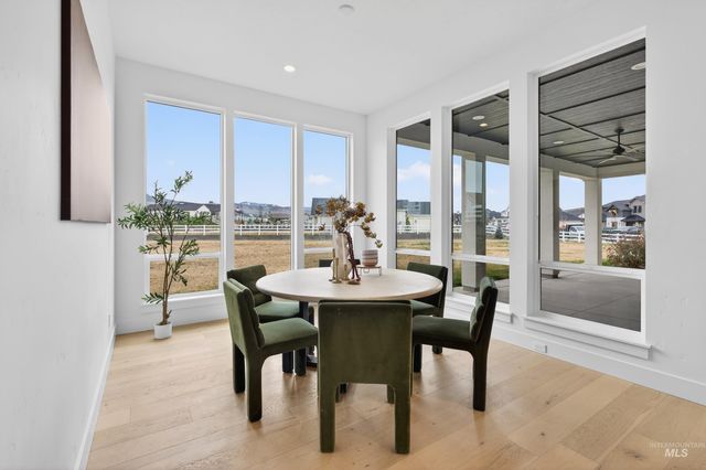 7786 W Diamond Lake Dr, Boise, ID 83714