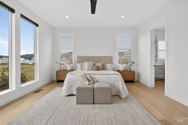 7786 W Diamond Lake Dr, Boise, ID 83714