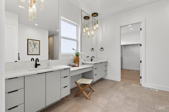 7786 W Diamond Lake Dr, Boise, ID 83714