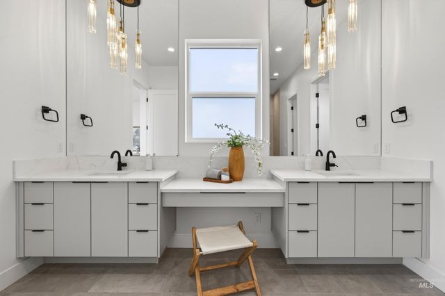 7786 W Diamond Lake Dr, Boise, ID 83714