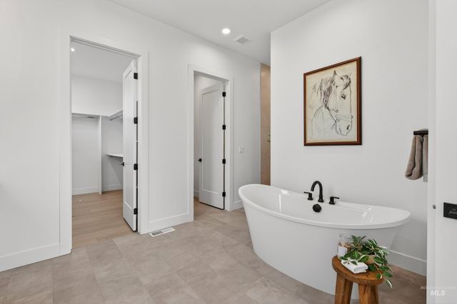 7786 W Diamond Lake Dr, Boise, ID 83714