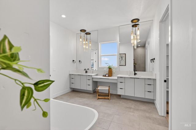 7786 W Diamond Lake Dr, Boise, ID 83714