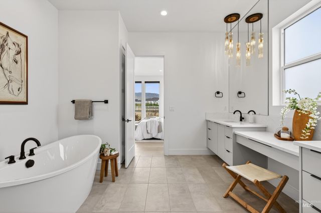 7786 W Diamond Lake Dr, Boise, ID 83714