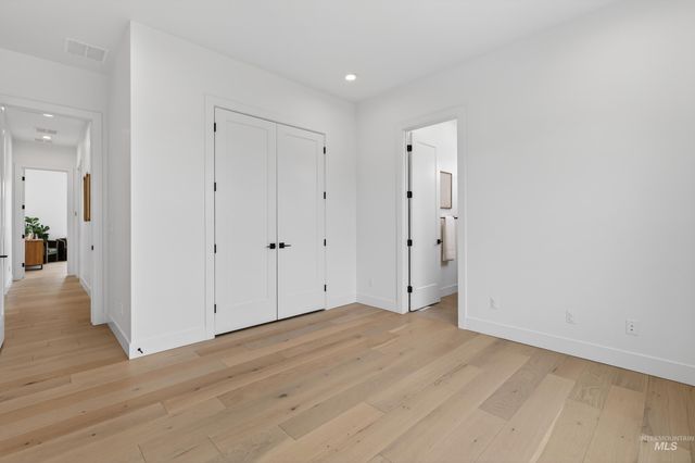 7786 W Diamond Lake Dr, Boise, ID 83714