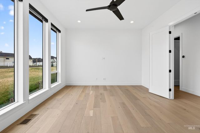 7786 W Diamond Lake Dr, Boise, ID 83714