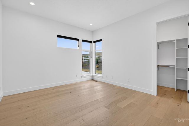 7786 W Diamond Lake Dr, Boise, ID 83714