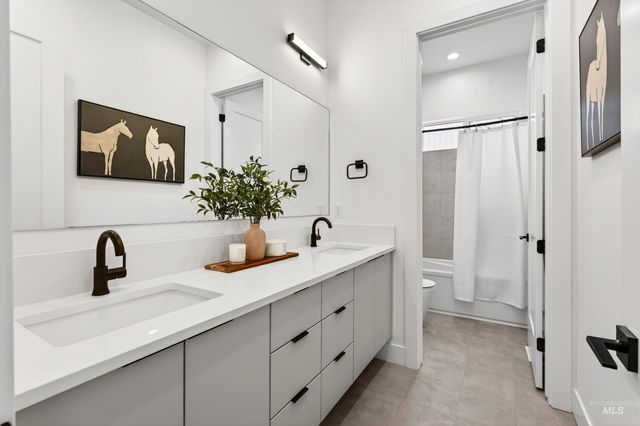 7786 W Diamond Lake Dr, Boise, ID 83714