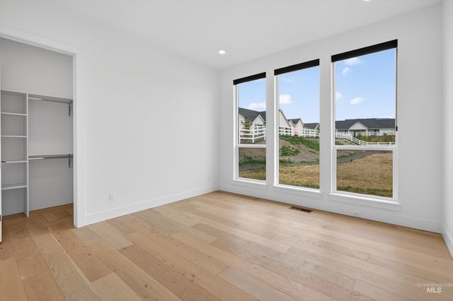 7786 W Diamond Lake Dr, Boise, ID 83714