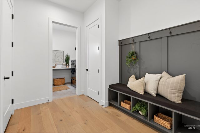 7786 W Diamond Lake Dr, Boise, ID 83714