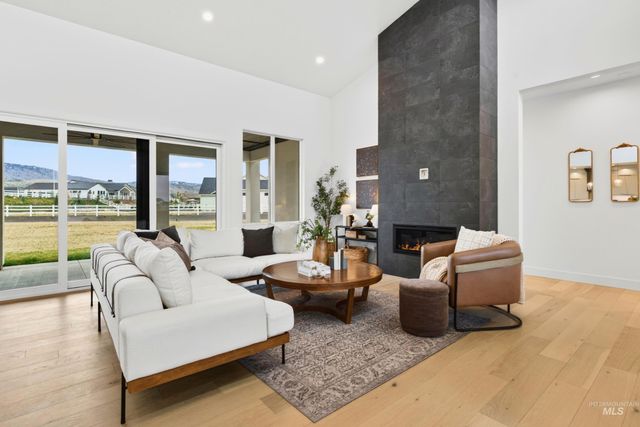 7786 W Diamond Lake Dr, Boise, ID 83714