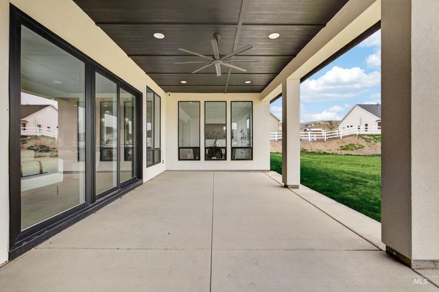 7786 W Diamond Lake Dr, Boise, ID 83714