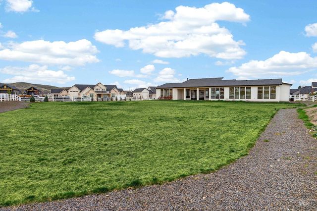 7786 W Diamond Lake Dr, Boise, ID 83714