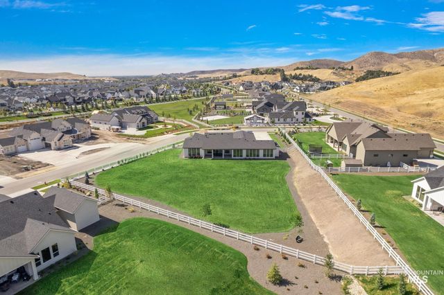 7786 W Diamond Lake Dr, Boise, ID 83714