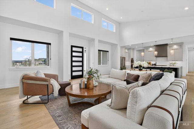 7786 W Diamond Lake Dr, Boise, ID 83714