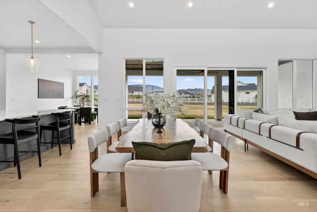 7786 W Diamond Lake Dr, Boise, ID 83714