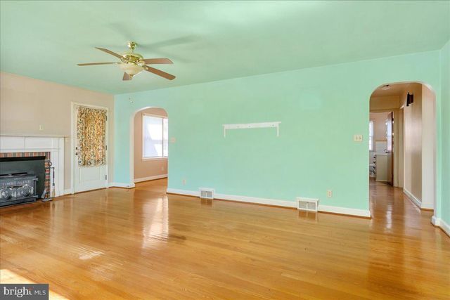 301 AVON RD, Hagerstown, MD 21740