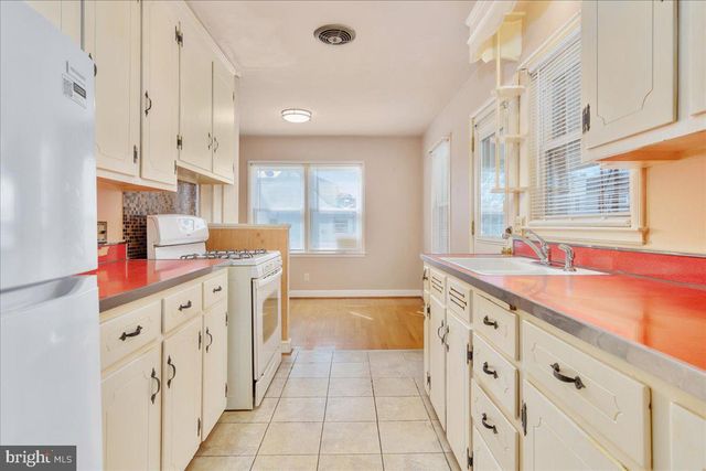 301 AVON RD, Hagerstown, MD 21740